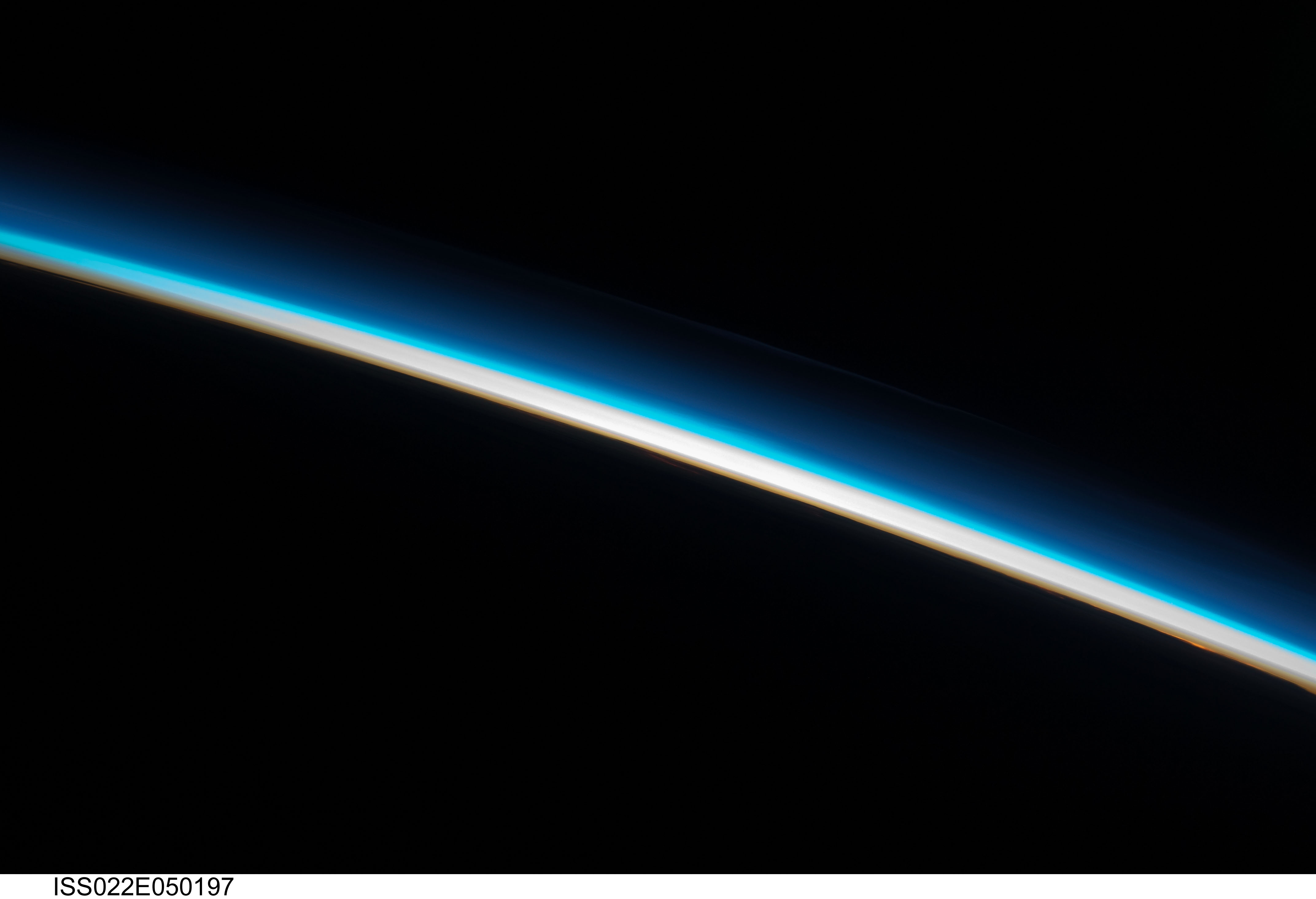 El horizonte azul de la Tierra observado desde la Estación Espacial Internacional